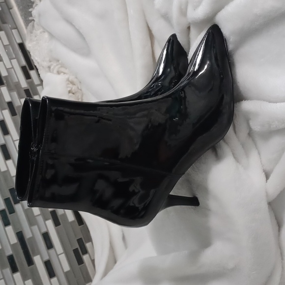 Charlotte Russe Elegant Black Patent Leather Ankle Boots - Picture 1 of 8